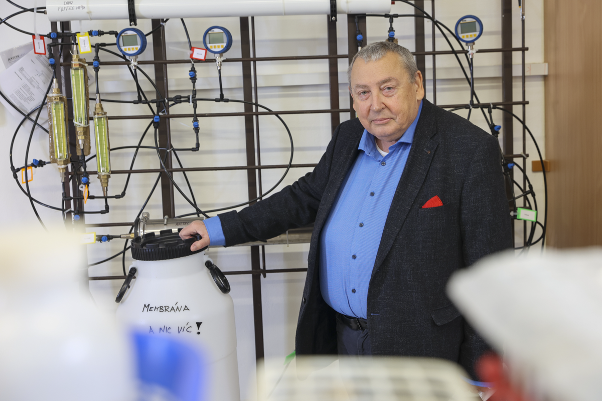 Recyklovanou vodu naše právo neuznává. A tak splachujeme pitnou